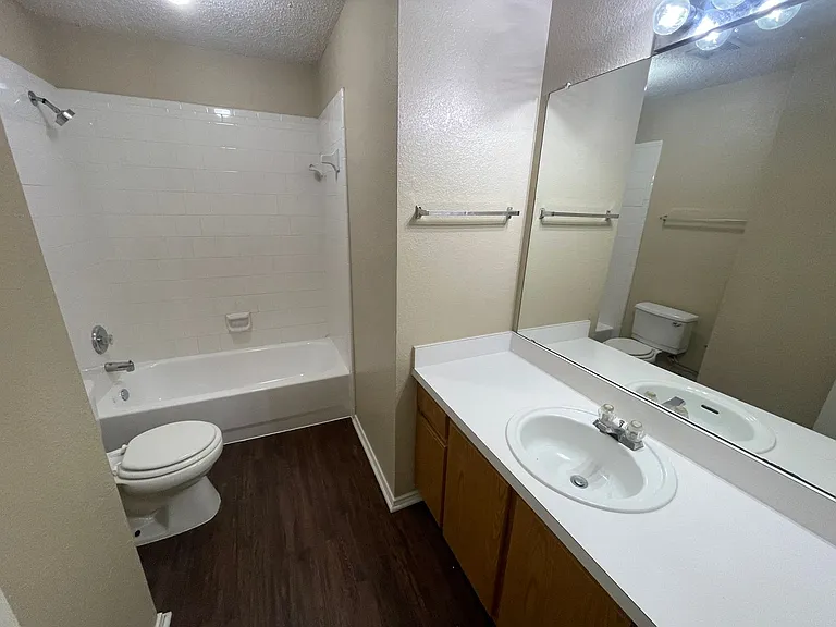 1611 Columbia Dr — Photo 8