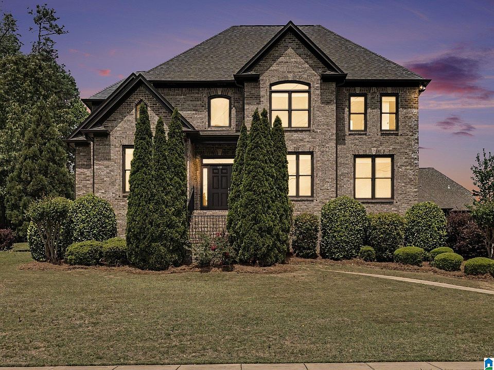 1st image of 776 Lake Crest Dr