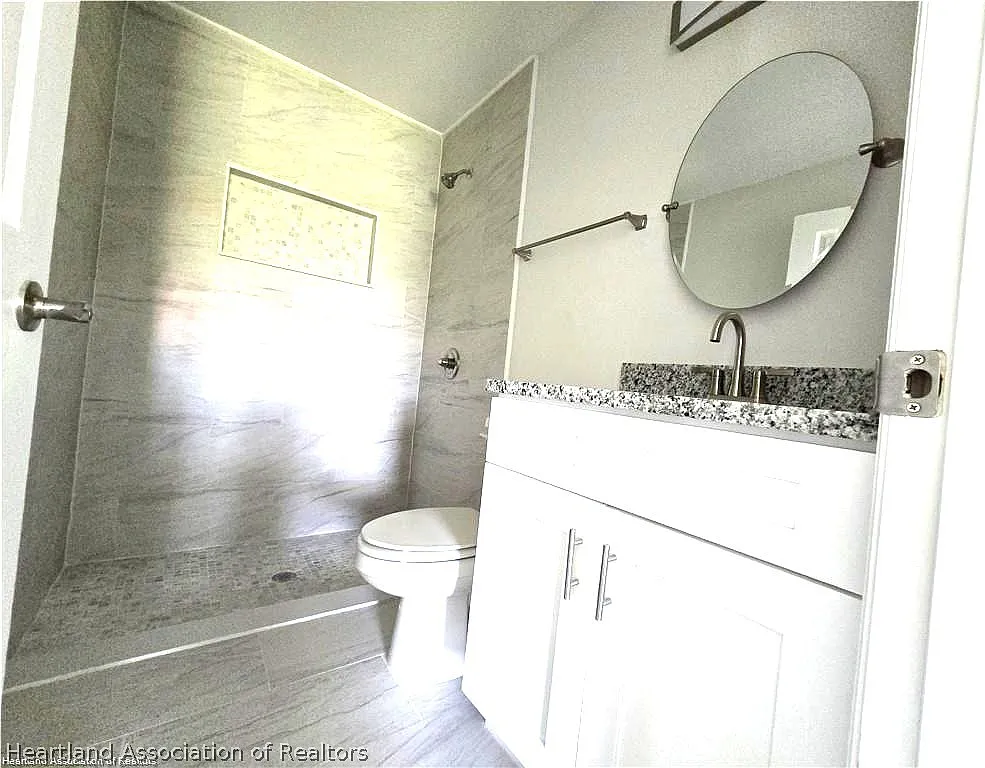 2 bed, 2.0 bath, 1006 sqft, $1,600 — Photo 3