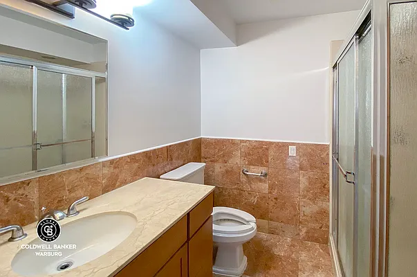 Rented by Coldwell Banker Warburg | media 22