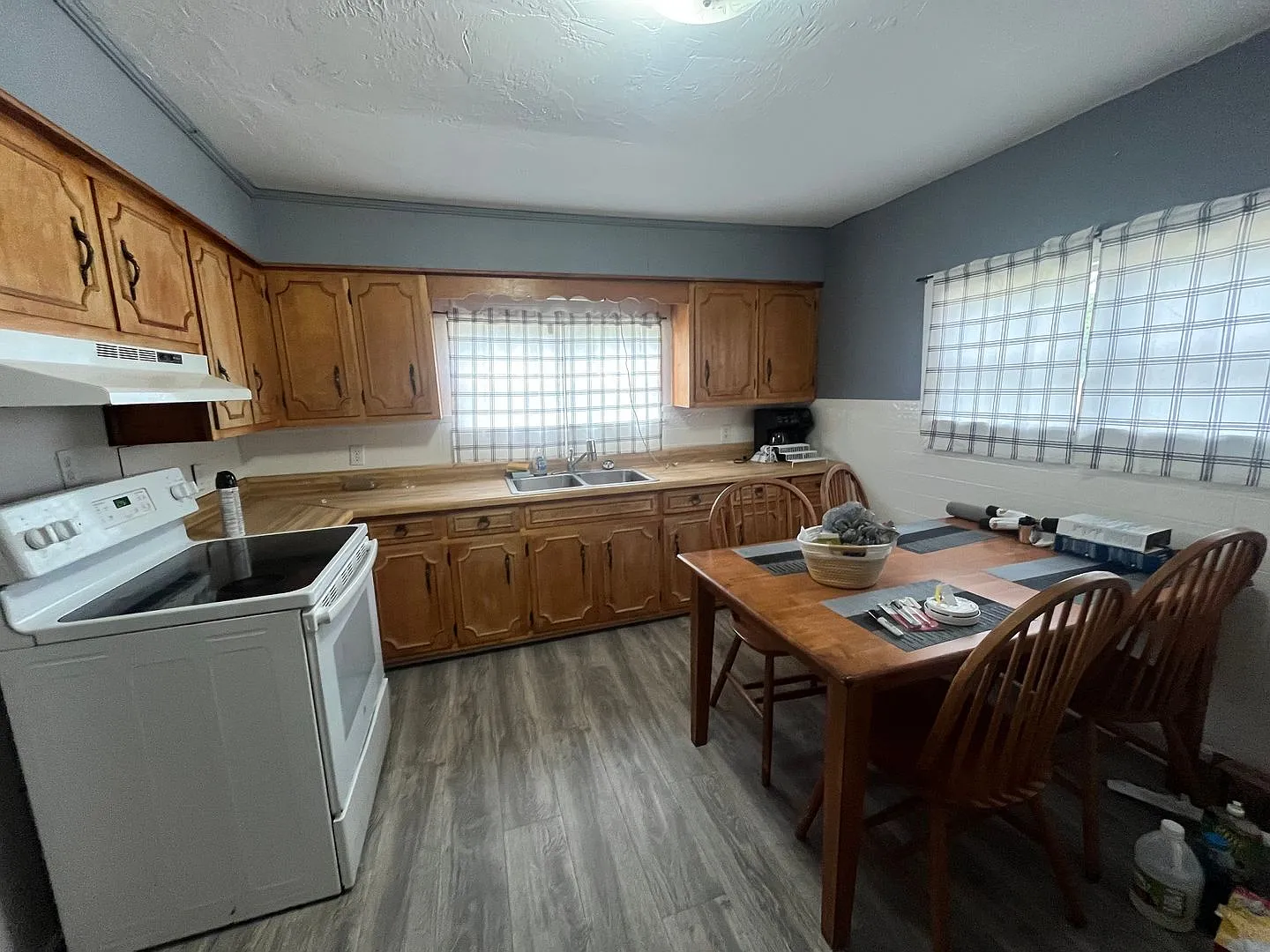 Charming 2-Bedroom Home for Rent in Lee, FL — Photo 2