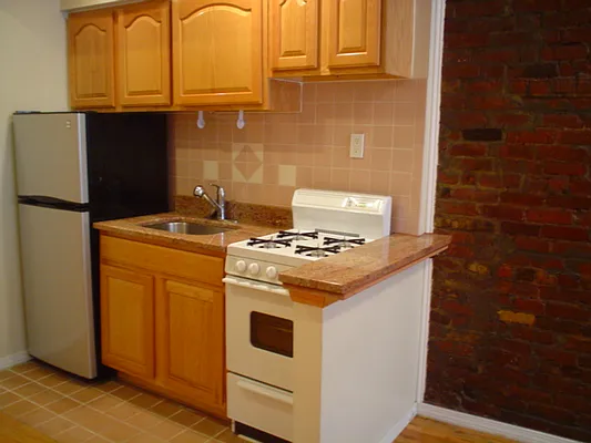 Rented by Chartwell Manhattan Realty | media 12