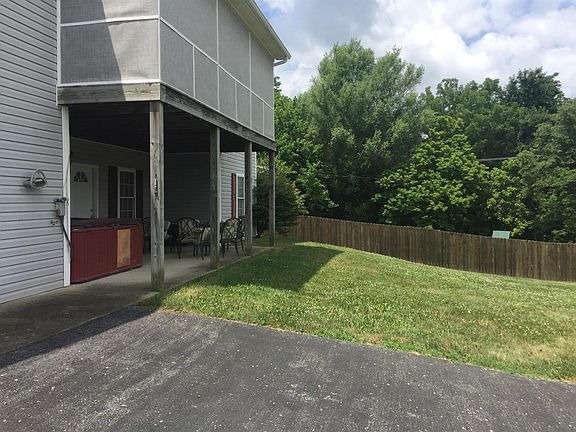 2nd image of 1104 Tamworth Ln
