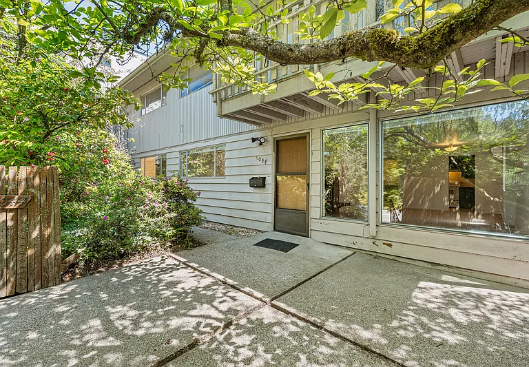 5044 Sand Point Way NE — Photo 3