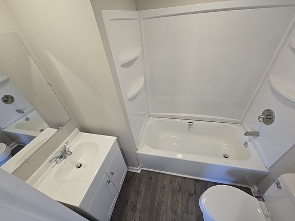 4th image of 608 Owens St