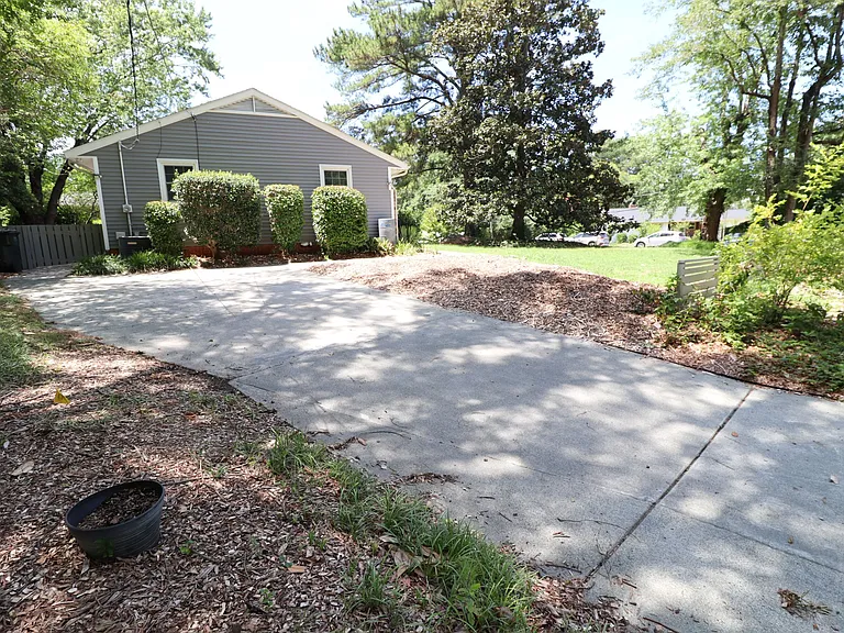1009 Dogwood Ln — Photo 44