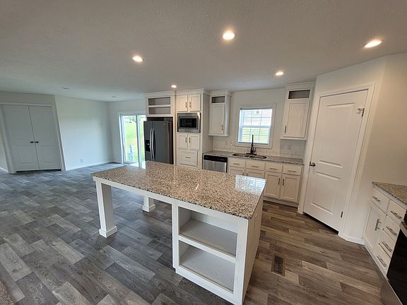 4th image of 1133 Yeomans St #220