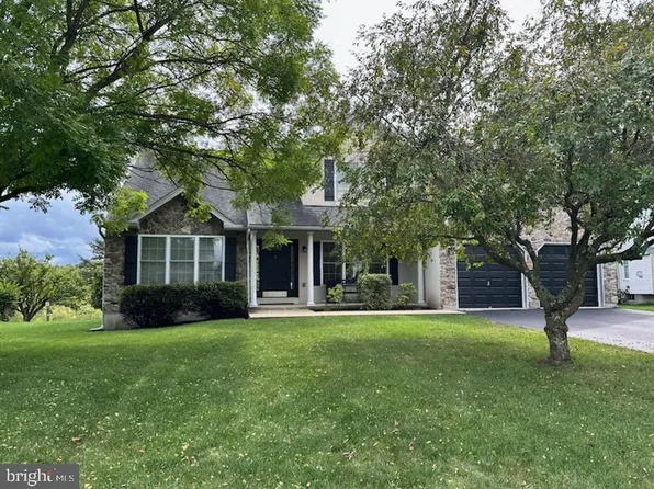 334 Anvil Dr, Douglassville, PA 19518