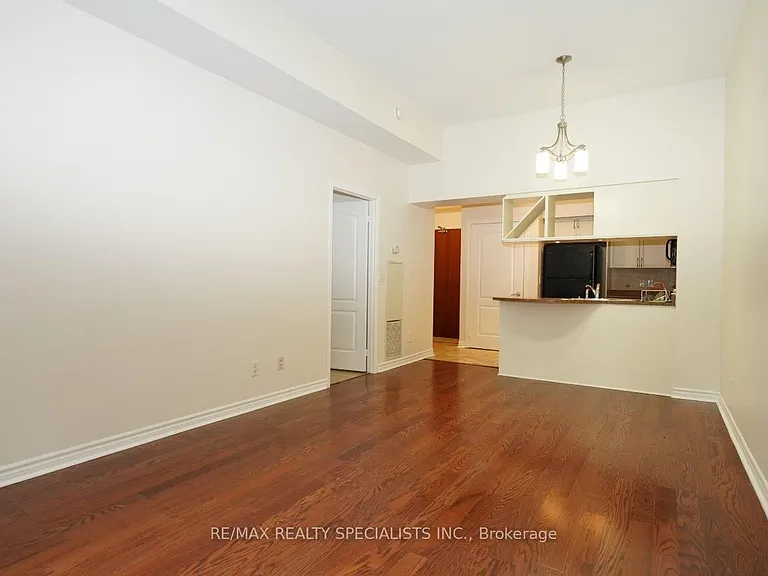 330 Princess Royal Dr #320 — Photo 3