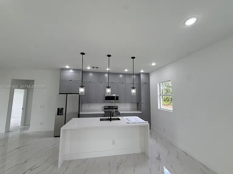 1089 Eisenhower Blvd — Photo 6