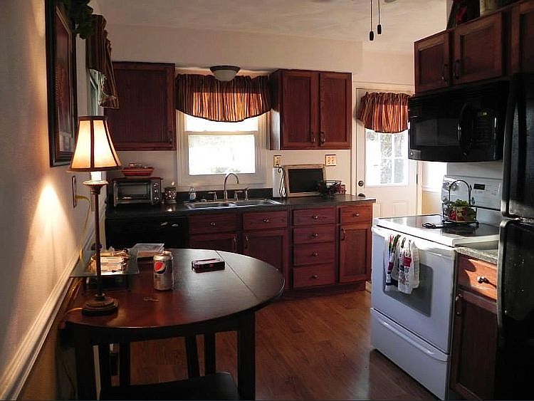 2nd image of 415 Spradling Ave