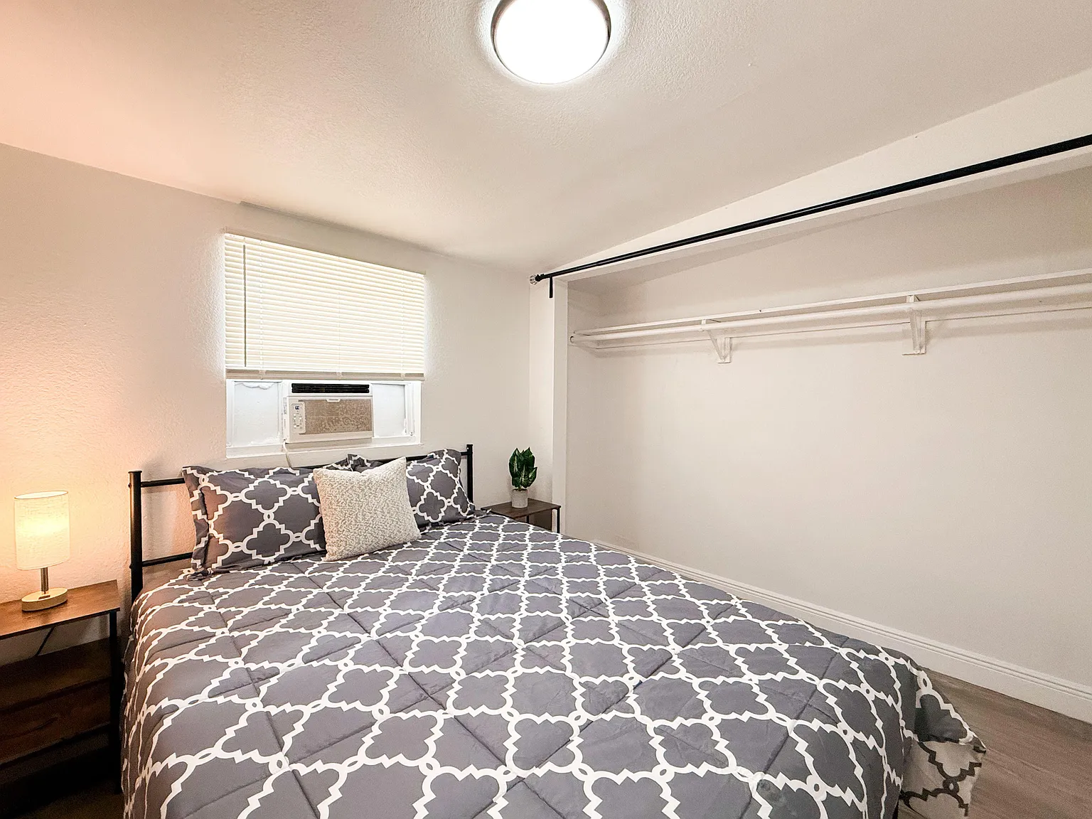 1 bed, 1.0 bath, 500 sqft, $1,486 — Photo 2