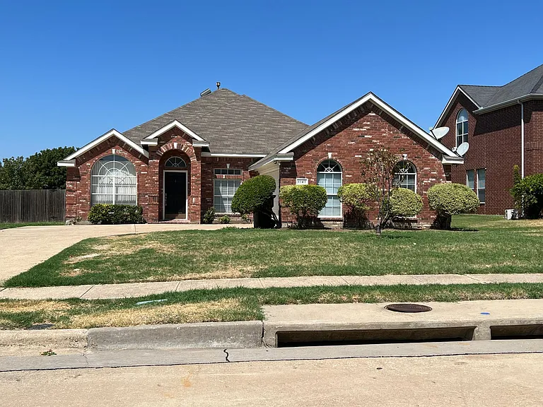 1141 Nickerson Ln — Photo 24