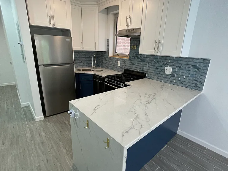 7128 163rd St #1A — Photo 3