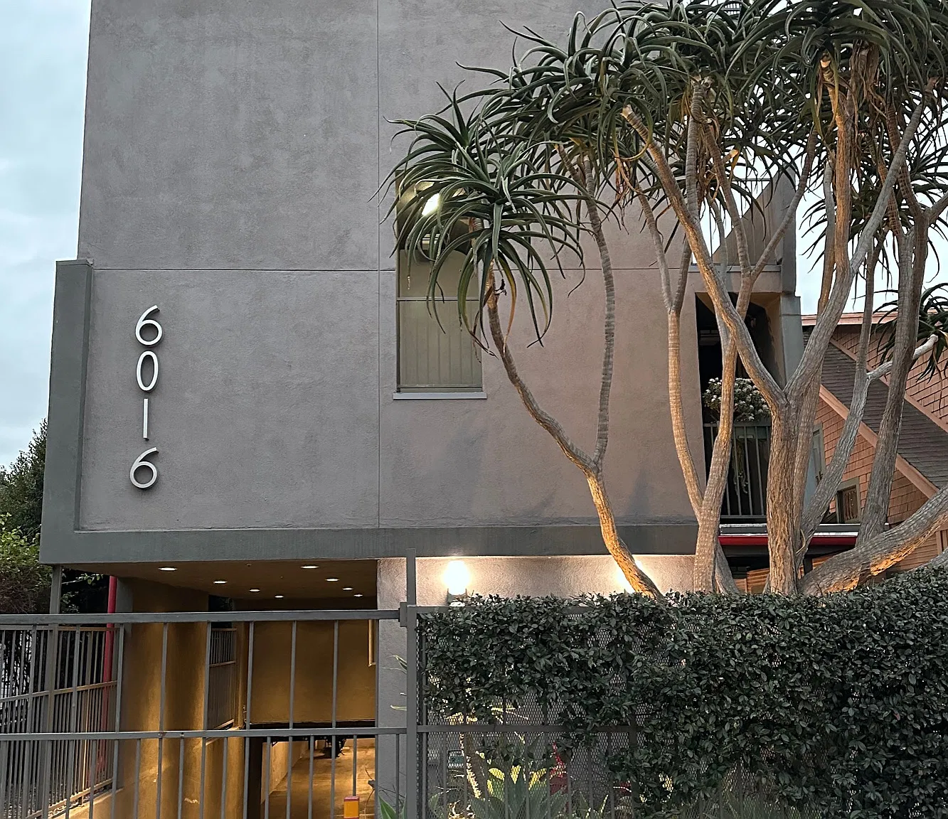2 bed, 820 sqft, $2,266 — Photo 3