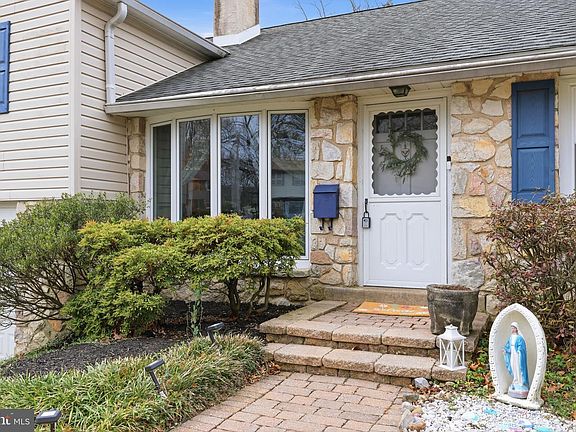 3rd image of 401 Red Barn Rd