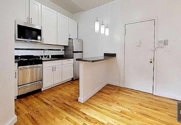 2nd image of 139 W 28th St #5MW