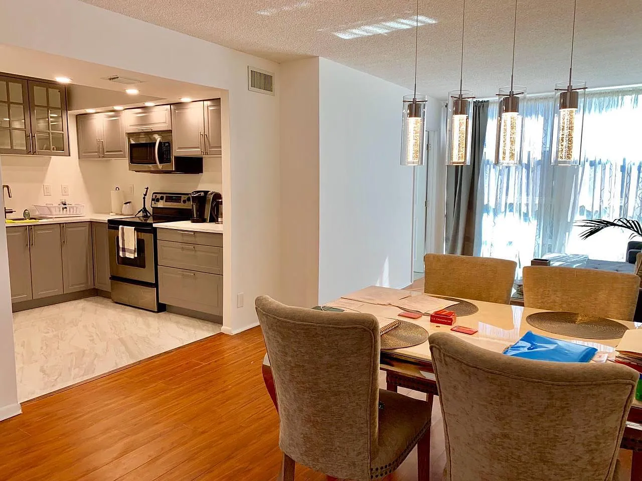 2 bed, 924 sqft, $2,500 — Photo 2