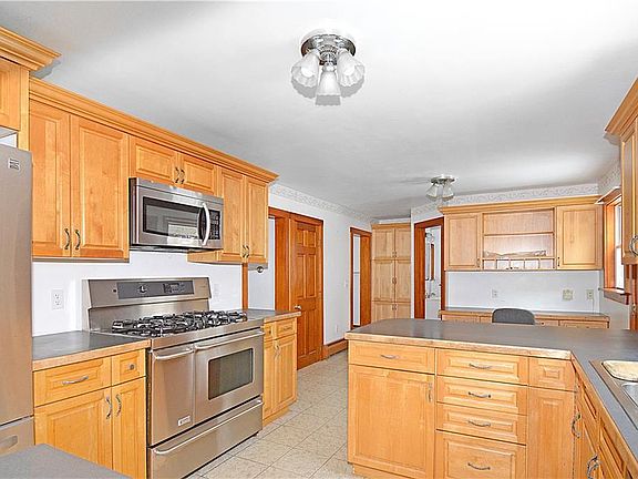 2nd image of 29 Forest Rd