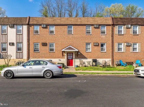 18 Brighton Village Dr, Broomall, PA 19008