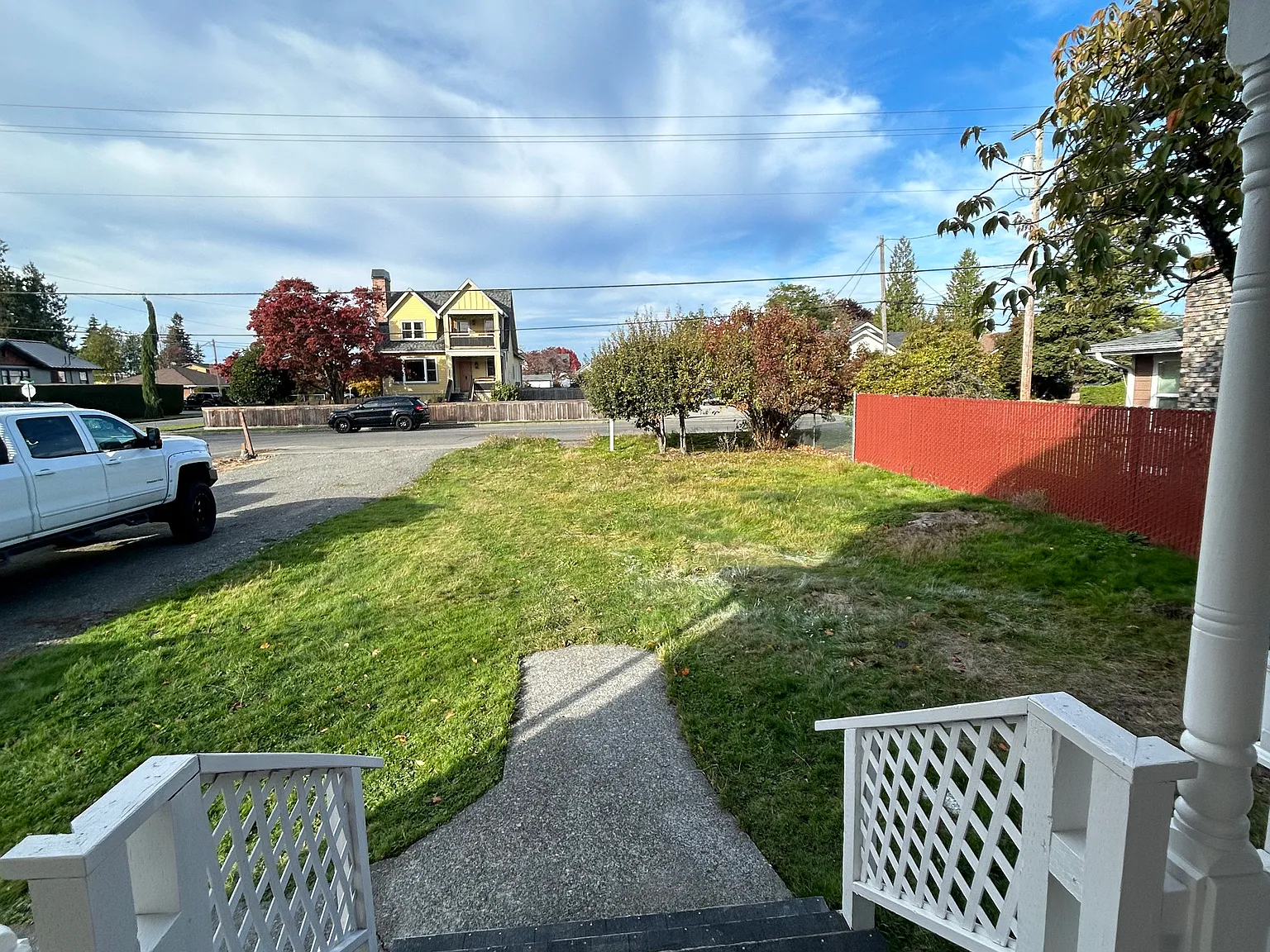 2050 Roosevelt Ave — Photo 2