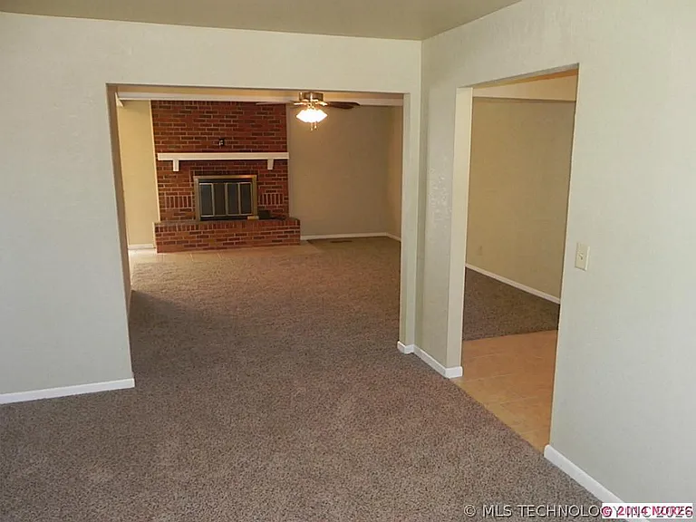 7827 Marilyn Ln — Photo 8