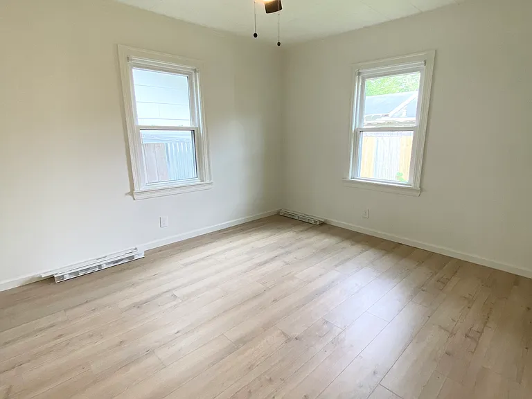 206 Mary St — Photo 8