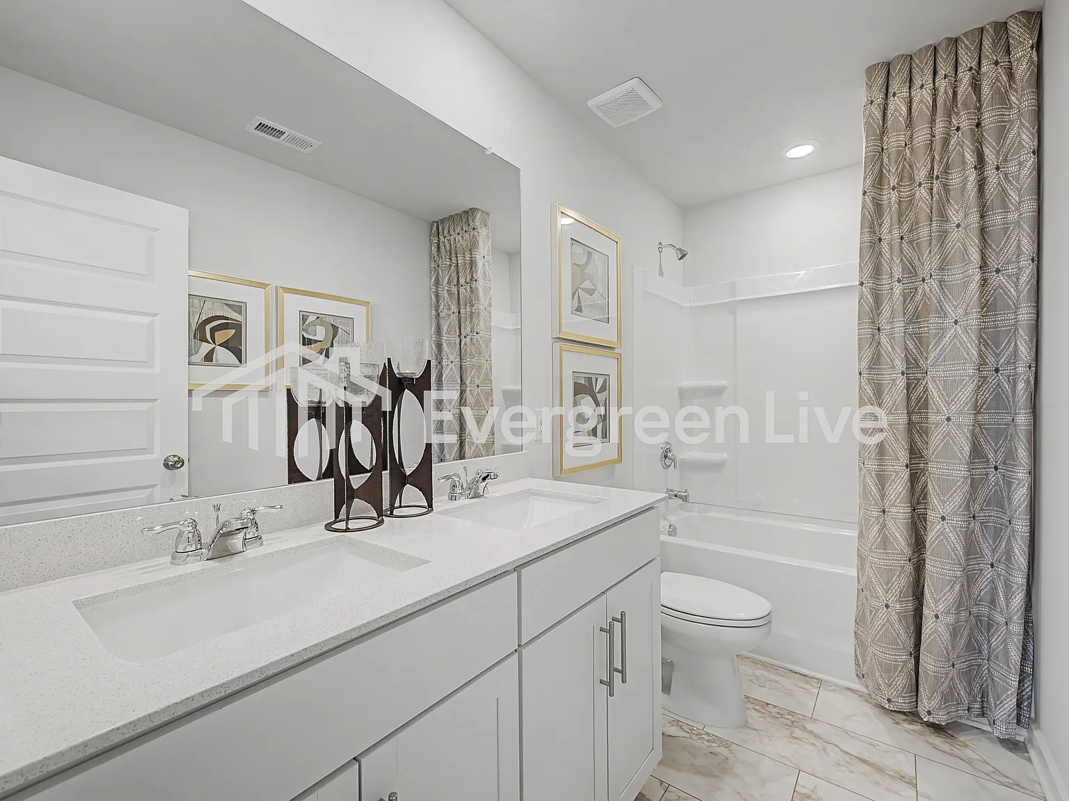 4 bed, 2.5 bath, 2575 sqft, $2,085 — Photo 2