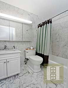 4th image of 30 W 63rd St APT 7V