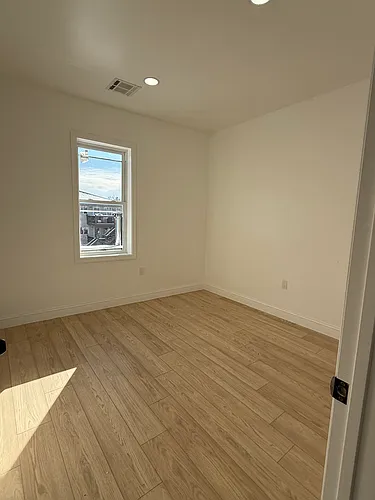 112 Westminster Pl Photo 1