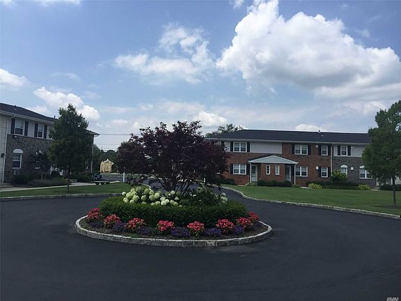 2nd image of 336 Kensington Ln