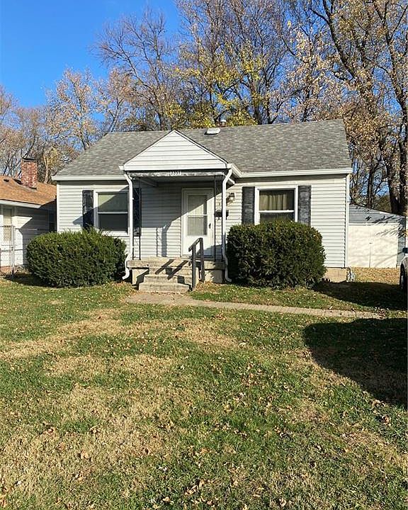 1st image of 3351 N Gladstone Ave