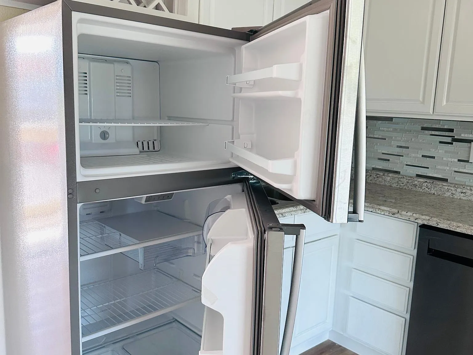2 bed, 700 sqft, $925 — Photo 2