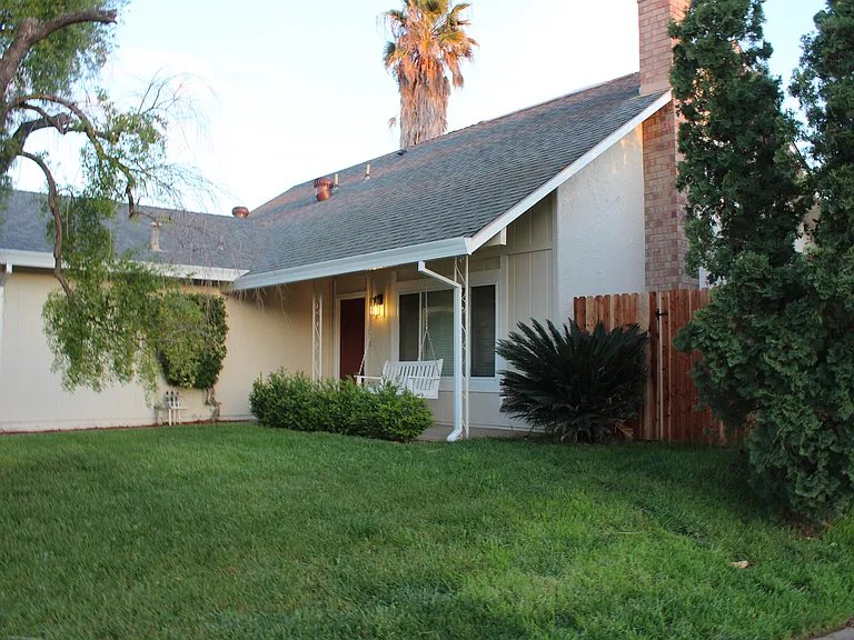 9100 Castlebar Way — Photo 2