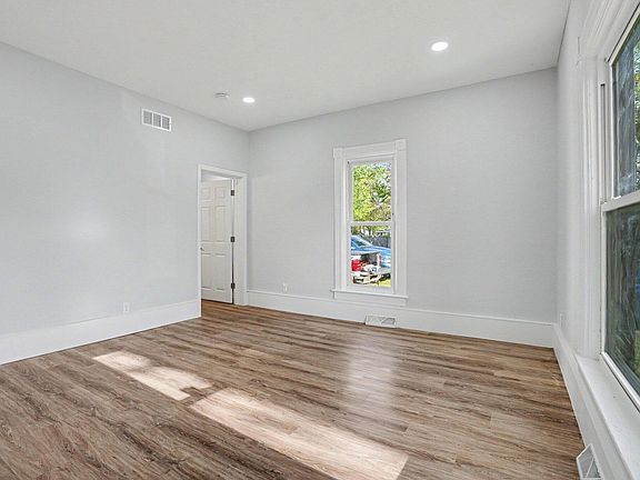 5th image of 112 N Andrews St