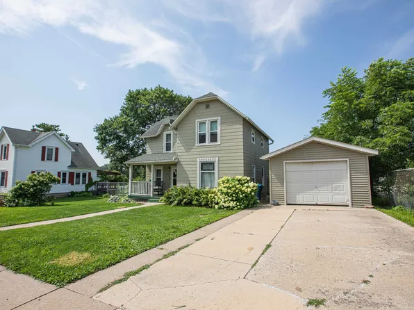 243 W Main St, Benton, WI 53803