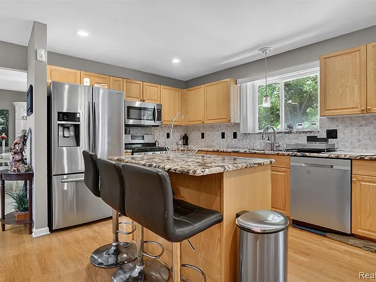 2825 Long Meadow Ln — Photo 8