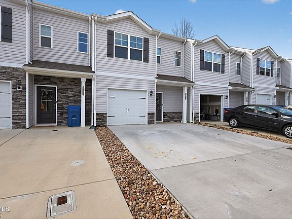 3rd image of 1028 Saylors Pl