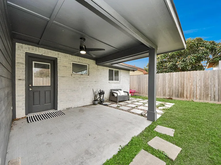 834 Ellington St — Photo 33
