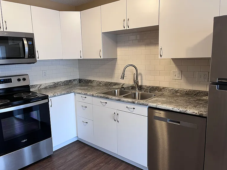 704 W Bailey St — Photo 2