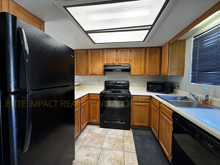 1817 E Lester St #3 — Photo 5