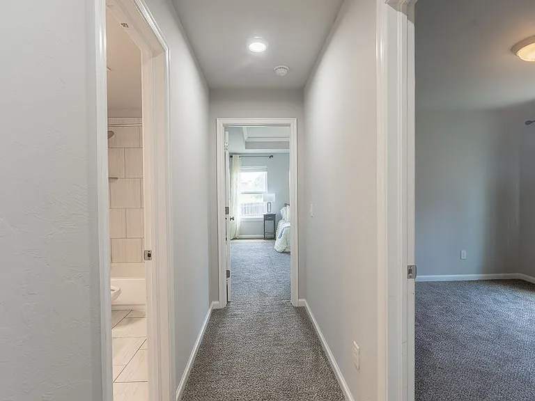 15708 Vermillion Dr — Photo 6