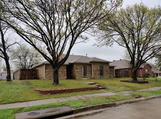 7801 Salzburg Dr, Rowlett, TX 75089
