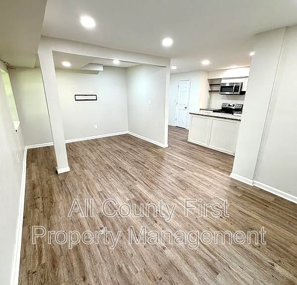 1093 Fayetteville Rd SE — Photo 4