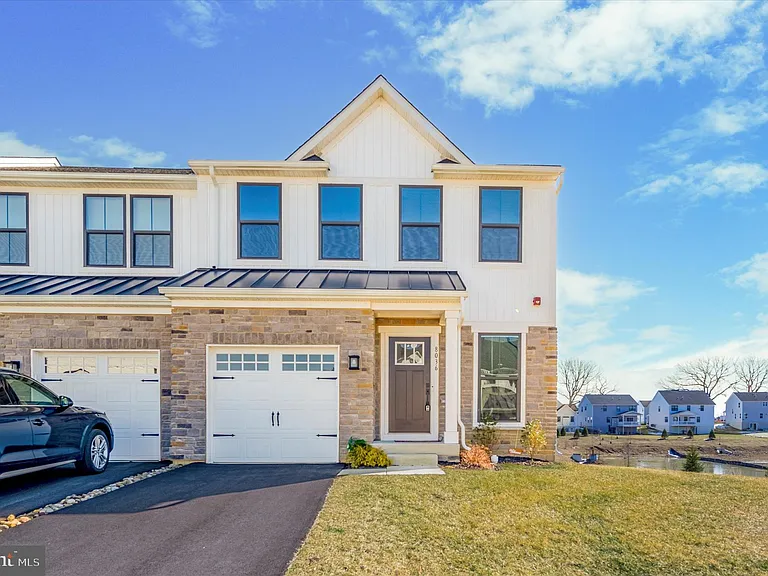 8036 Milltown Cir — Photo 1