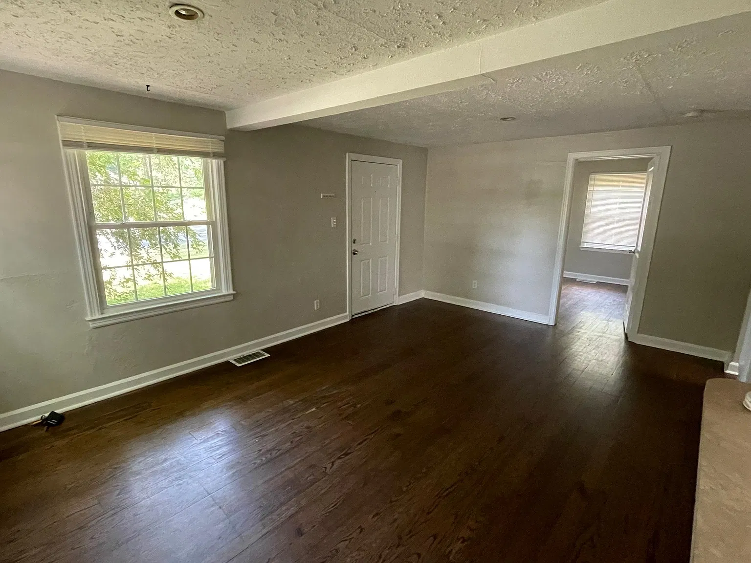 3 bed, 1067 sqft, $1,950 — Photo 4