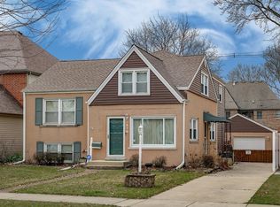 678 S Mitchell Ave, Elmhurst, IL 60126