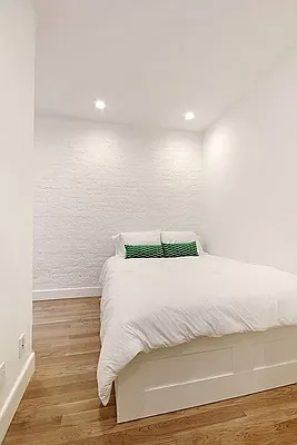 Rented by EXR | media 9