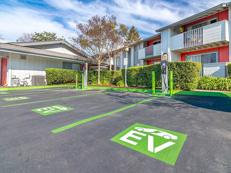 Sunnyvale Crossings — Photo 18