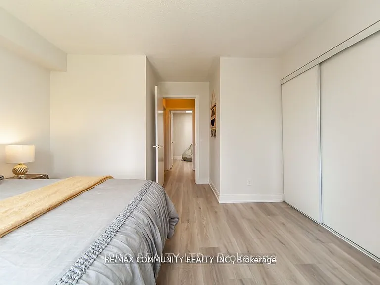 315 Village Green Sq #Townhouse 51 — Photo 32